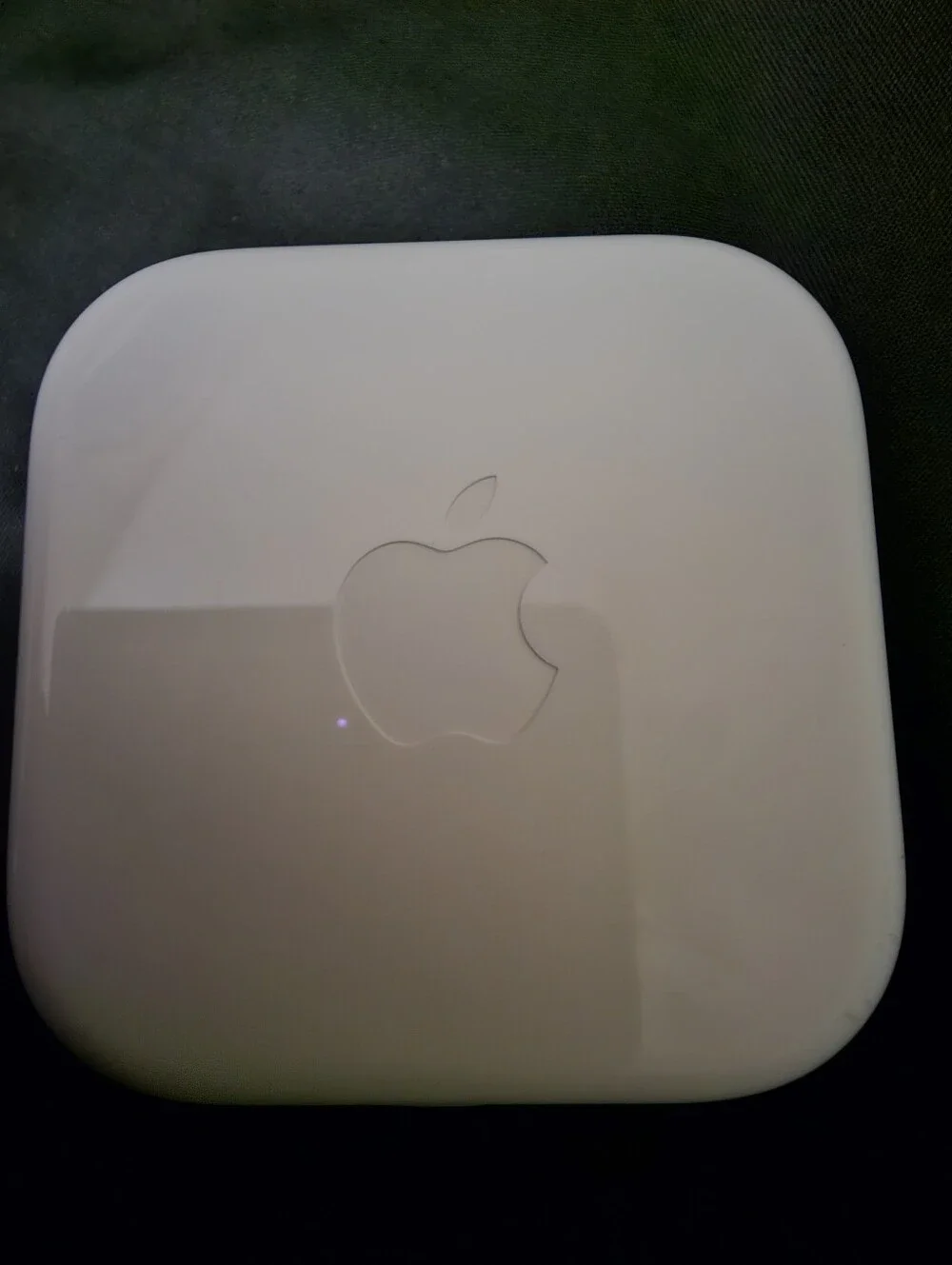 Apple White Wired Earbuds with In-Line Remote and Mic